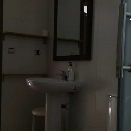 De بيت شباب
